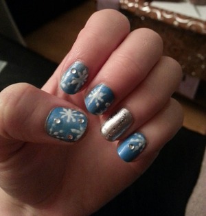 Here's a nail art design I done a while ago, as we're stuck with this cold weather I thought why not! 