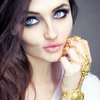 Bleu/gold makeup