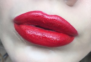 Can't go wrong with red lips ;) http://theyeballqueen.blogspot.com/2016/03/batman-vs-superman-dark-wonder-woman.html