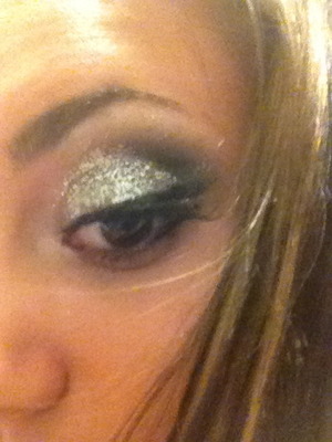 Basic silver glitter & smokey look for any night out!