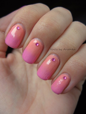 http://arvonka-nails.blogspot.sk/2012/11/oranzovoruzovy-gradient.html