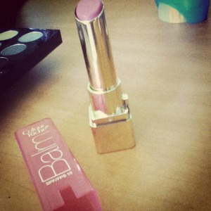 Gives you a great lip shine! buffy pink!