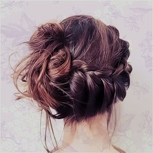 i love this hairstyle, for a more boho chic look. #SUMMERSTYLE.
Great for school:')