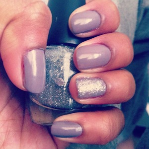 Silver sparkle. 💅