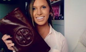 Chic Peek: What's in My Purse? feat. Tory Burch