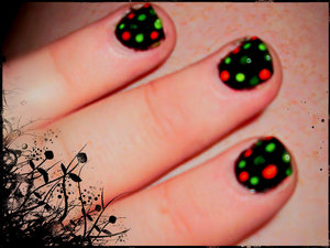 Finger Paints' Black Expressionism for the under layer. And for the spots, Sinful Colors' Summer Peach an Irish Green, and Orly's Glowstick
