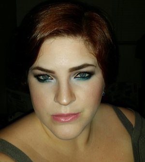 The gold and brown are from the Sephora IT Color Spectrum Palette. The teal eyeliner is Urban Decay in the shade Junkie topped with Junkie eyeshadow.