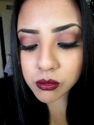 I'm really loving the dark lip colors lately :) more like my current obsession.

jusnothergurl.blogspot.com