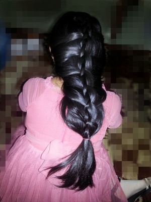 I did this easy hair style to my little cousin.
let me know what do you think :)