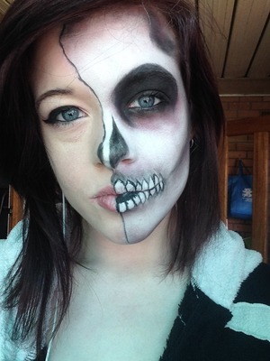 An easy and effective half skull makeup for Halloween 