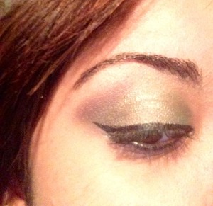 Quick and easy look before heading to work, wanted to see how Emerald looked on my eyes ( not the best lighting) 