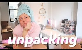 Unpacking boxes & Setting up my NEW ROOM! | NYC Moving vlog