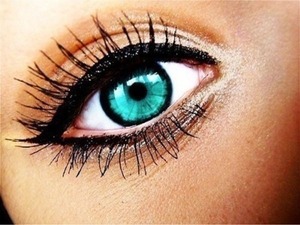 Gorgeous turquoise eyes with black eyeliner and mascara