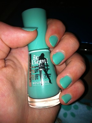 This colour does not have a name I don't think :(