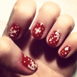 I used a small paintbrush and white nail polish to make this cute Christmas nail design :)