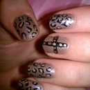 Grungy leopard nails