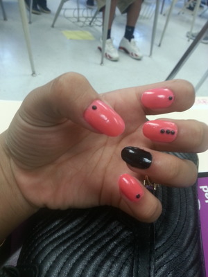 pink and black nails :)