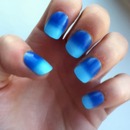 blue ombré nails