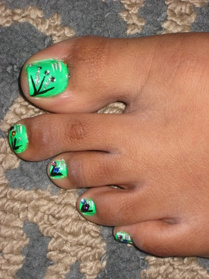 I did my sisters toes :) Lol excuse the Ashyness lol