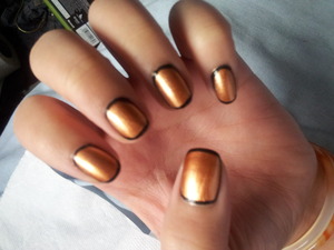 Bronze nails with black border