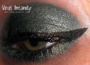 Virus Insanity eyeshadow, Invidia.

www.virusinsanity.com