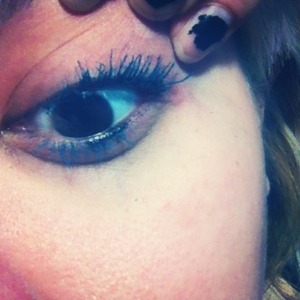 Yeah it looks green but I love this mascara :)