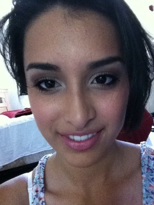 Ignore the hair! Cute make up for a date. :)