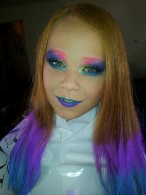 My littlesister was going to a crazy colors birthday party and this is what i did for her hair and makeup. So fun ! Ombre lips and hair.