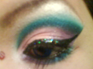 Pretty pink purple and teal cut crease look with glitter liner and blue contacts