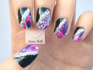 A pretty and chic half splatter nail art design :) Tutorial here: https://www.youtube.com/watch?v=dDjS559VLxM