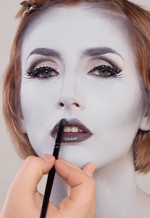 Lady Gray: Grayscale Makeup You Can Master!