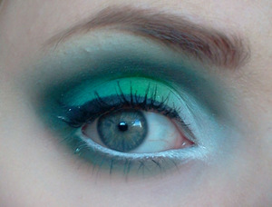 I have been inspired by the talented Tynea T. 
 
http://www.beautylish.com/f/jxjmqv/st-patricks-day
