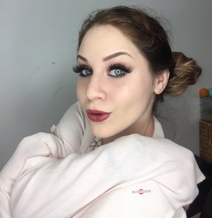 Always glam, never dull! Newww holiday makeup look loves, I think a lot of you will fancy this one.
http://theyeballqueen.blogspot.com/2016/11/holiday-series-glamorous-warm-bronze.html