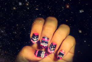 I made this georgous style with pink, black and white polish, I used dotting tools to make all the effects ;)
