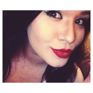 I know you can't see it super well, but this was my 4th of July look. I liked me eye makeup a lot, but I didn't get a super awesome picture of it, but here it is! ❤️🇺🇸😘