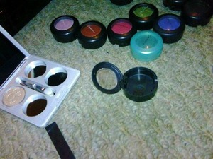 I don't know if I'm the only one, but I really dislike to carry several MAC shadows in my makeup cs it takes up too much space. I decided to buy the E.L.F (which was $1) and depot my shadows... now I can carry up to 4 shadows at once :) ♥ it!