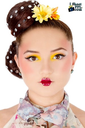harajuku girl inspired yellow eyeshadow and red lips
