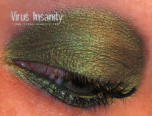 Virus Insanity eyeshadow, Unicorn Puke.

www.virusinsanity.com