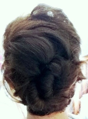 I've been loving this quick and easy updo, all i used was bobby pins and hairspray and I'm good to go! 