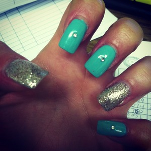 love this design and color (: