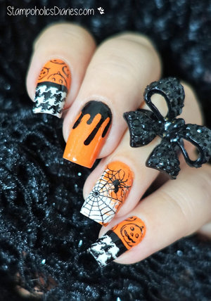 Halloween Nail Art

http://stampoholicsdiaries.com/2015/10/31/halloween-nails-with-china-glaze-essence-colors-by-llarowe-and-moyou/