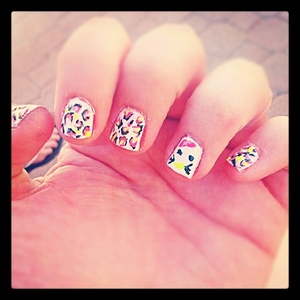 hello kitty and leopard print nails :)