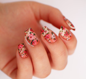 More photos & info here: http://www.lacquerstyle.com/2014/02/vintage-gradient-floral-nails.html