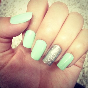 I used Re-Fresh Mint by China Glaze & It's Totally Fort Worth It (with added glitter) for the accent nail. 