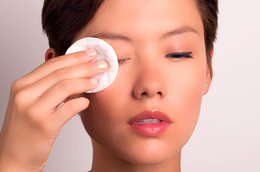 Eye Makeup 101: How to Remove Makeup Without Losing Lashes and Irritating Your Skin