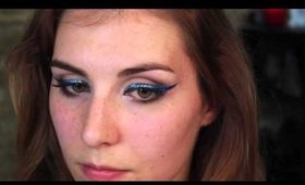 Blue Glitter Gradient Liner Tutorial