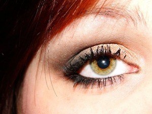 A simple eye make up inspired by Sam Sparros black and gold