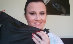 What's in my purse?!
