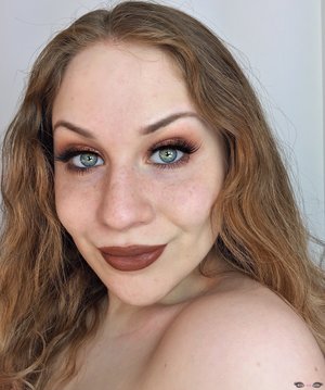 Decked out in sensual tones of light brown, and light copper :)!
http://theyeballqueen.blogspot.com/2017/02/glamorous-warm-toned-copper-smokey-eye.html