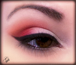 Sweet sweet love.
Tutorial for this look can be found here: http://fromvirtuetovicemakeup.blogspot.it/2014/02/saint-valentines-day-tutorial-2-caramel.html